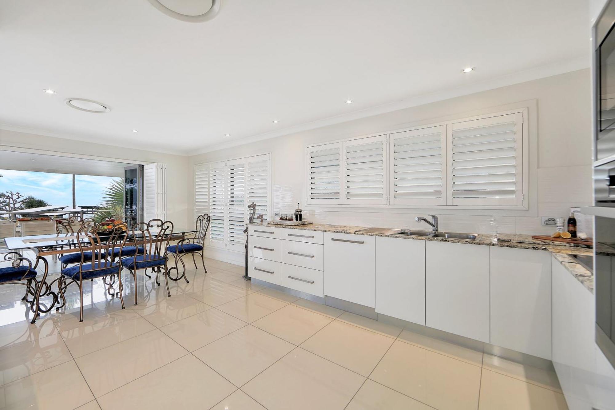 Nautilus Beachside Apartments Bargara Ruang foto